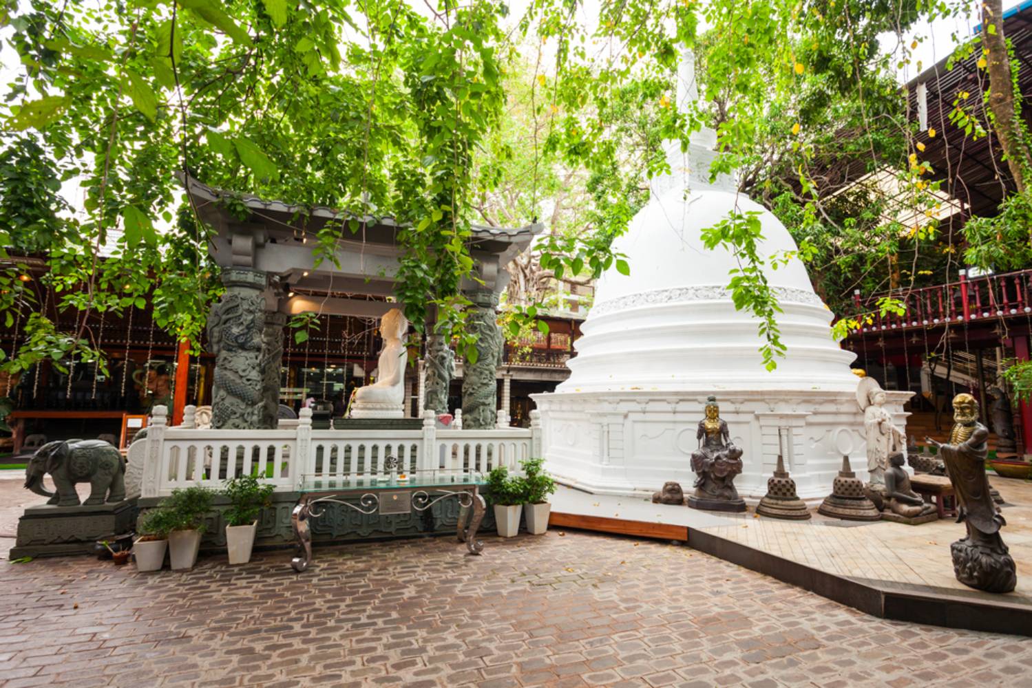 White Stupa at the Gangaramaya Temple in Colombo, Sri Lanka. Gangaramaya Temple is a buddhist temple with eclectic mix of Sri Lankan, Thai, Indian, and Chinese architecture.